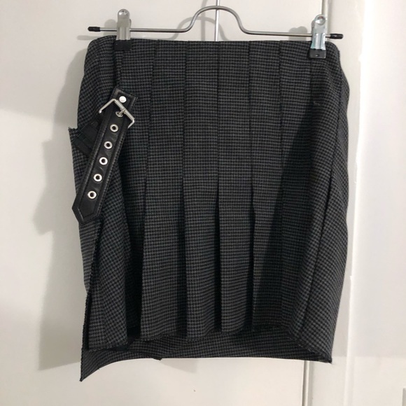 Skirt NEVER WORN - Picture 2 of 6